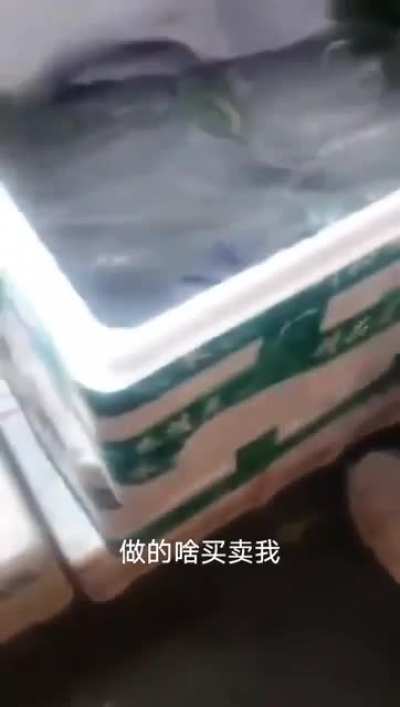 大爷真的怒了：“这是中国！不是美国！也不是日本！”