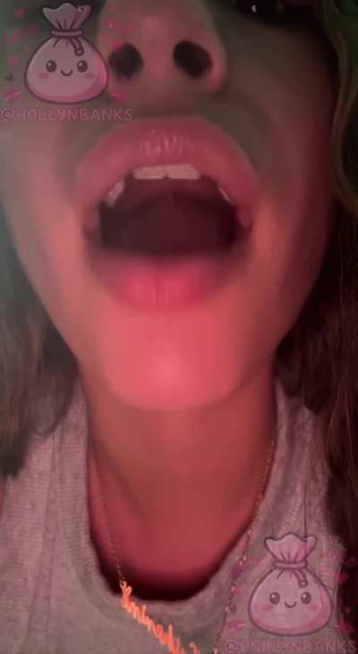 holly wet mouth ass🥰