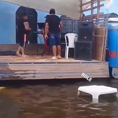 Tá na chuva?