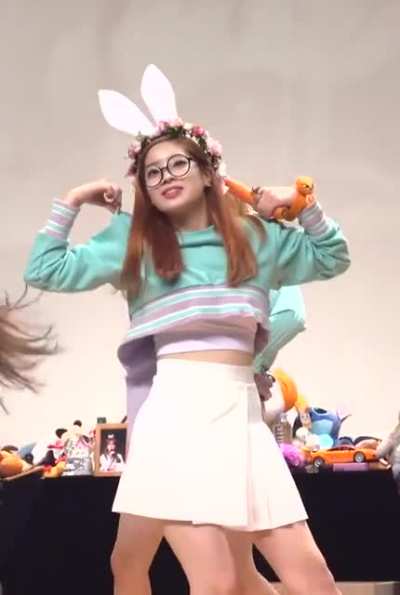 161113 - Dahyun being a dork