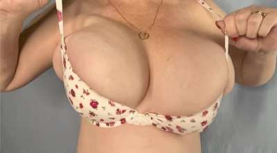 Huge Boobs Bouncing