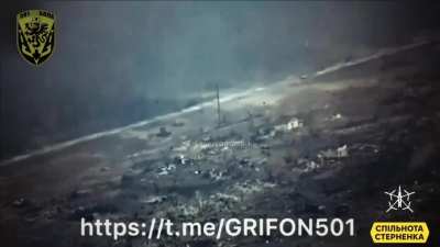 The beautiful destruction of an assaulting russian tank in the Krynky area with an fov drone from the “Grifon” unit of the 501st Marine Battalion