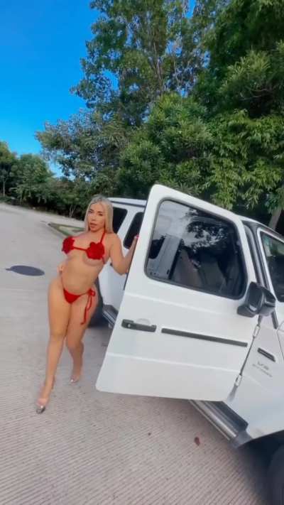 Vanessa is a top Bimbo