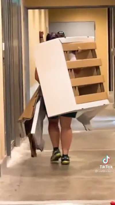 The cardboard Olympic bed weakness! Sleeping with a full bladder😅