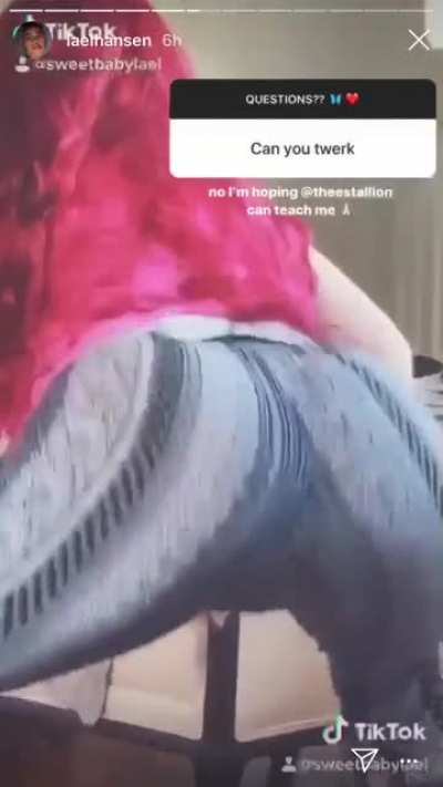Look at that fat ass go😍😍🥵
