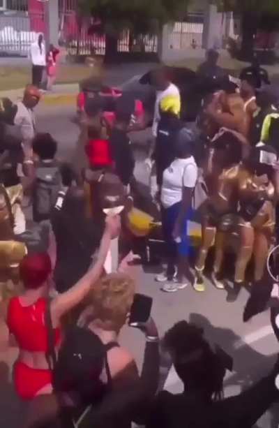 Daggering woman robs a man’s body away while he’s daggering