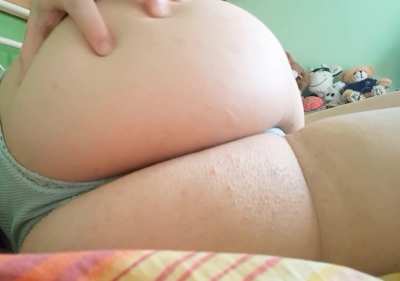 My jiggly butt likes to be spread
