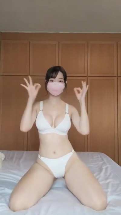 台灣臀后Ellie 