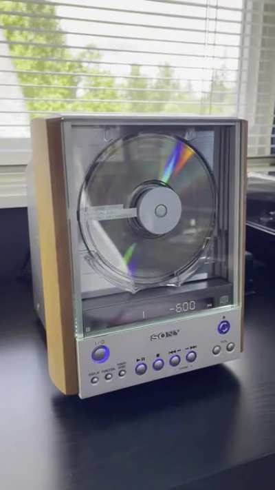 I think cds would be more popular right now if players like this one were more common
