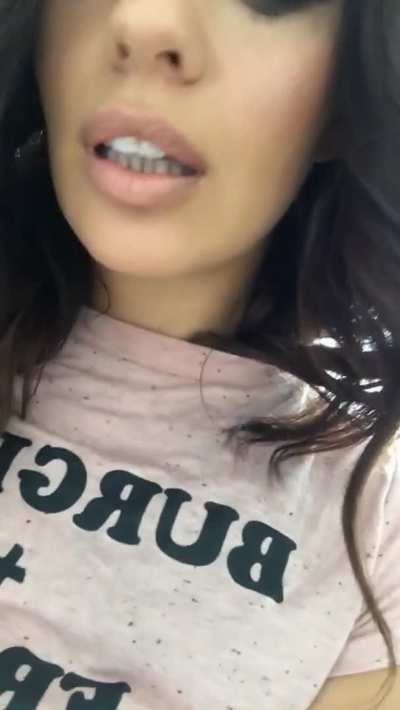 Teasing With These Big Boobs And Green Eyes [reveal]