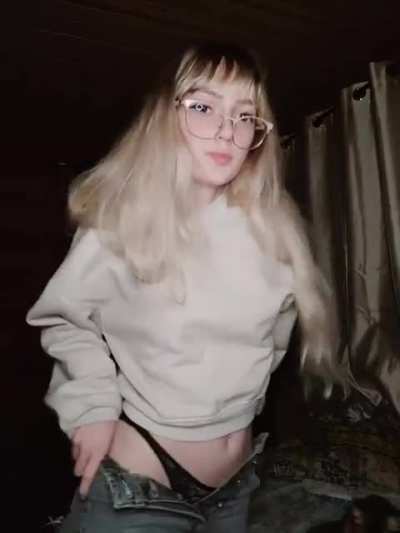 Are you into small girls with small tits?🌸