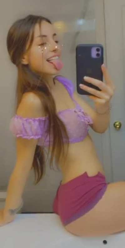 i just realized that the gif didnt load :( so here it is 😈💕