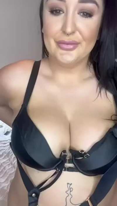 My natural boobs are way too big for this little bra…time to set them free! [f] 🤭🤭