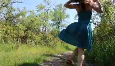 Clumsy Girl probl<wbr>ems..<wbr>.trie<wbr>d to be cute but almost fell in a Bush 🤭