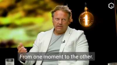 A Dutch KLM pilot describes his incredible experience 25 years ago while flying from the US to Amsterdam. Translated by UFOb special thanks to blckbox.tv