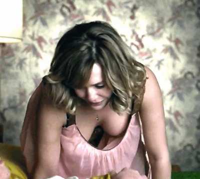 Elizabeth Olsen b00bies