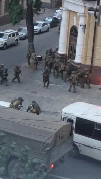 Ru pov : Wagner enters mod building 