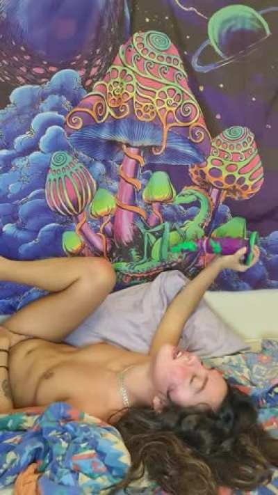 me getting off ALL OVER MYSELF (anal is actually really good if u wanna squirt :))