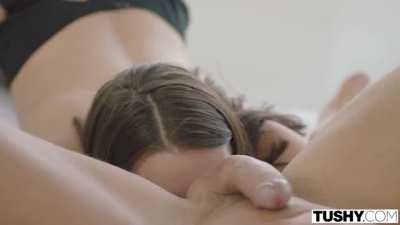 Lana Sensual Suck