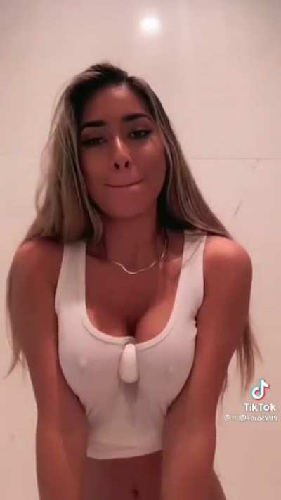 This bitch’s body is insane