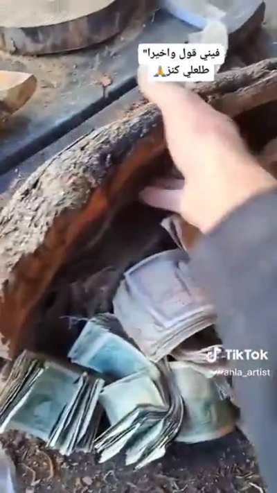 Man found a fortune of old gold-backed Lebanese & Syrian money that was likely worth dozens of kilograms of gold when it was buried. Thanks to fiat, it's now worth nothing.
