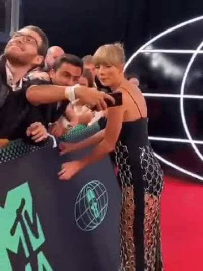 So cute how she even tries to hide them for the selfies. They are out now for everyone, Mommy ❤️