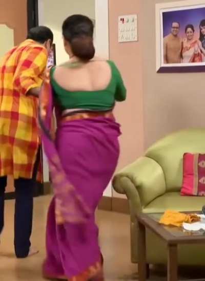 It seems bhide uncle is in full mood...😜 don't miss out madhvi's ass tho 🔥 😍