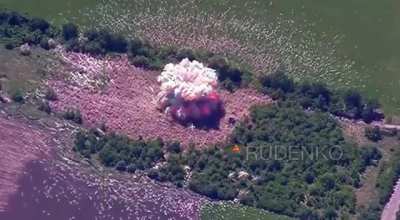 Patriot and AN/MPQ-65 get hit by an Iskander missile in Zaporizhzhia Oblast