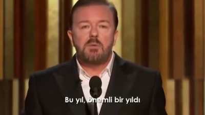 Ricky Gervais Hollywood'a giydiriyor.