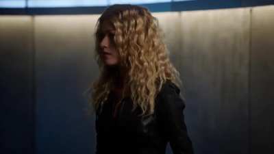 Mia Smoak-Queen going dark