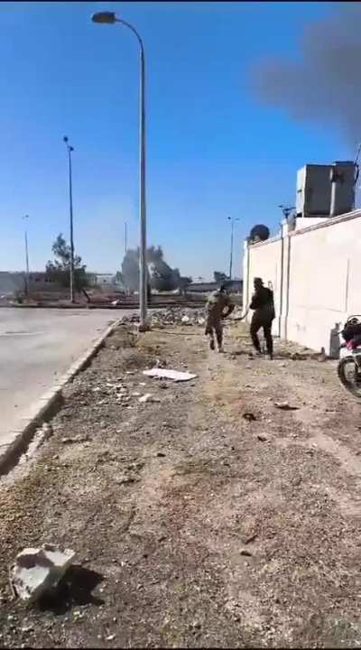 • Part of the violent clashes between the rebels and Assad's forces and Iranian militias in the industrial zone in #Aleppo yesterday.