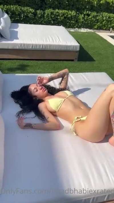⠀