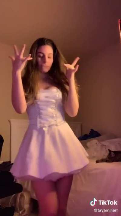 Do anybody else think this dress could be part of a great zombie bride for Halloween 🤔