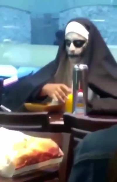 horror fans eating before the movie