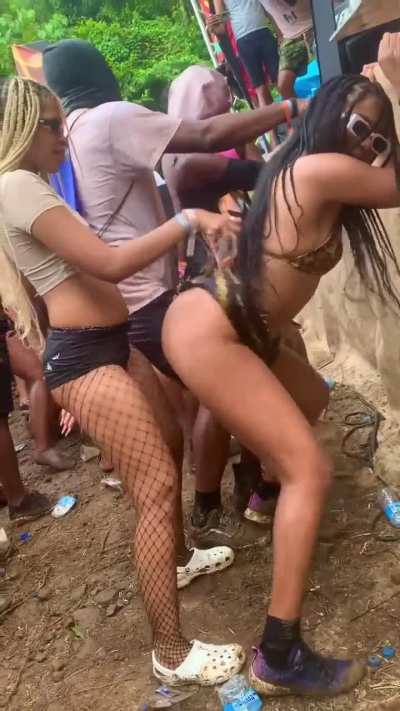 Mess Fete 🇱🇨 (📷:@joegeofoto)