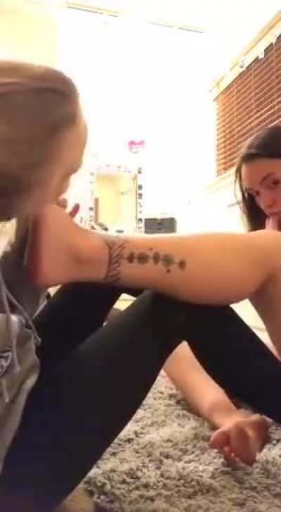 Lesbian foot worship 