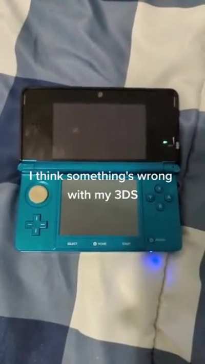 Guys my 3ds is broken 🥺
