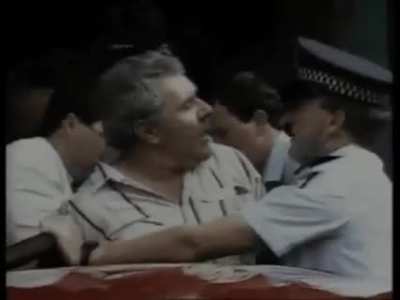 Guy getting arrested for dine and dash