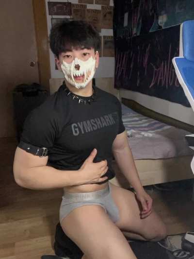 PLEASE WHO IS HE? I only know he IS asian, and hes wearing a gymshark tshirt