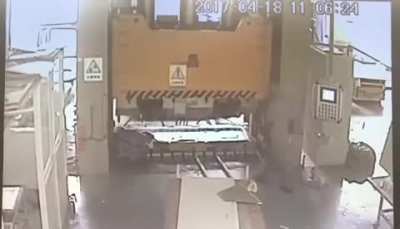 Dude is a piece of shit.<wbr>..non<wbr>chala<wbr>nt about the whole situation.