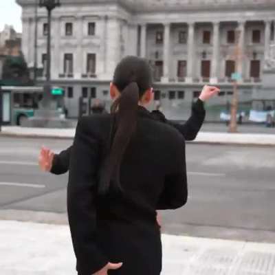 Actual presidential candidate puts on a show in front of the capital @cint<wbr>hia_f<wbr>ernan<wbr>dez_