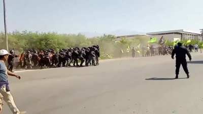 En Jujuy un grupo reclamaba la reactivación de la obra pública, esto paso
