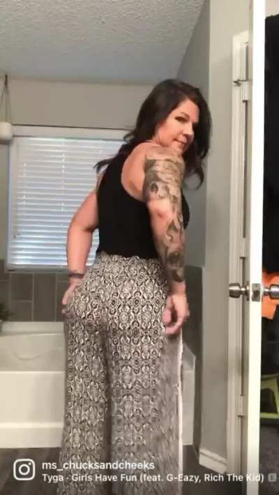 Surprise twerk twerk twerking!