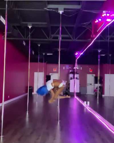 I’m so happy I can do this backflip without being scared 😱.