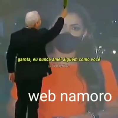 Alguém aí tá afim de viver um romance desse comigo?