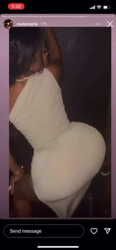 Her niece again, her ass is so jiggly cant even cap😩😩<wbr>😩