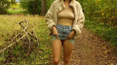 Flashing Pussy Near The Strangers