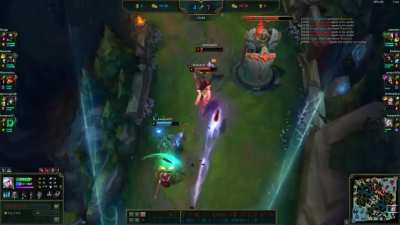 my boyfriend was telling me to leave the ezreal to die.. i said no ❤️