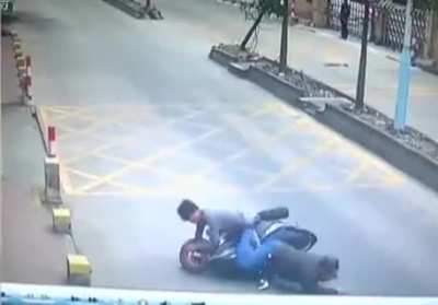 Truck driver takes back his cell phone