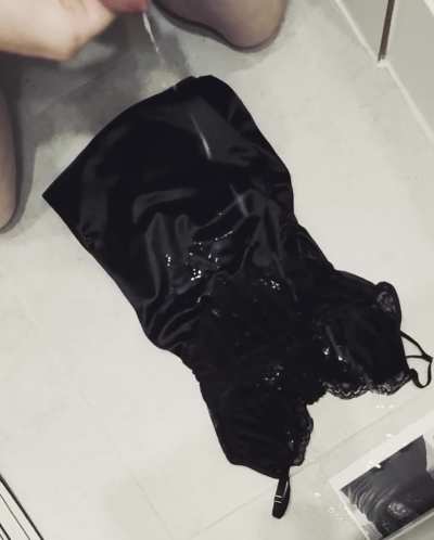 My friend's lingerie make my cum so hard